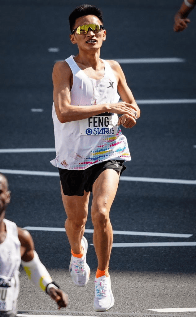 九游体育-丰配友亚洲第一背后：特步在跑步赛道扎根有多深