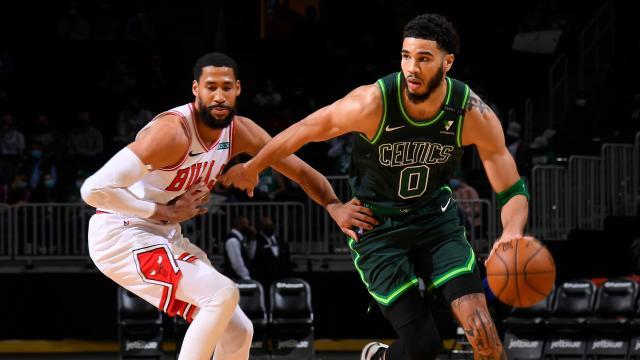 九游足球官网-17中3!塔图姆再度上演“例行”打铁秀 绿军终止连胜